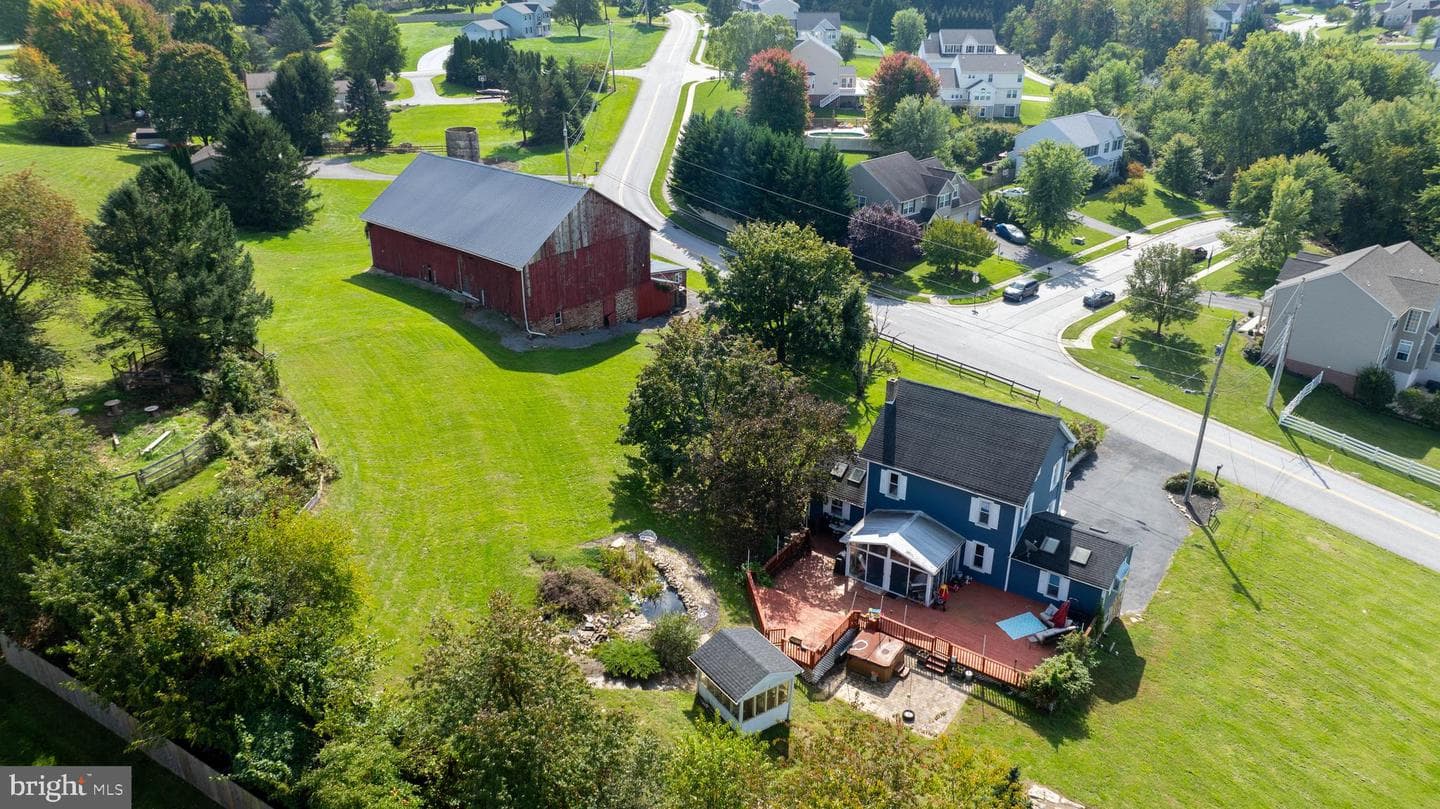 595 Dietz Road photo 33