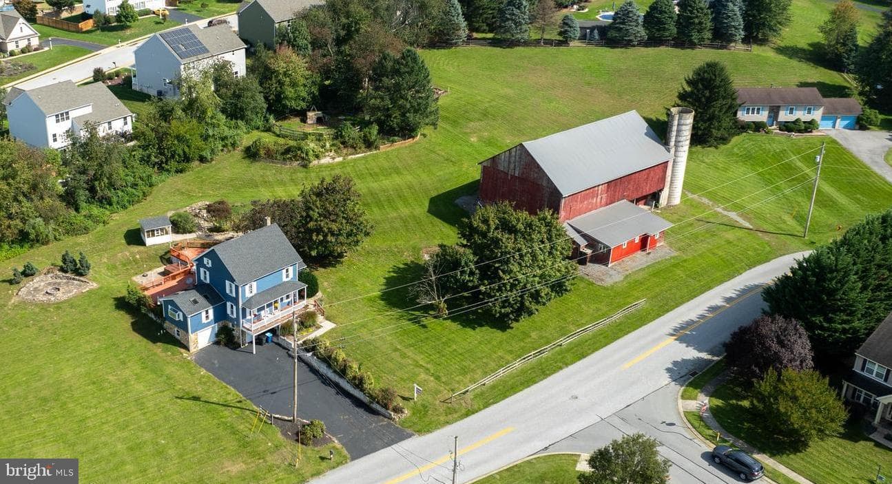 595 Dietz Road photo 4