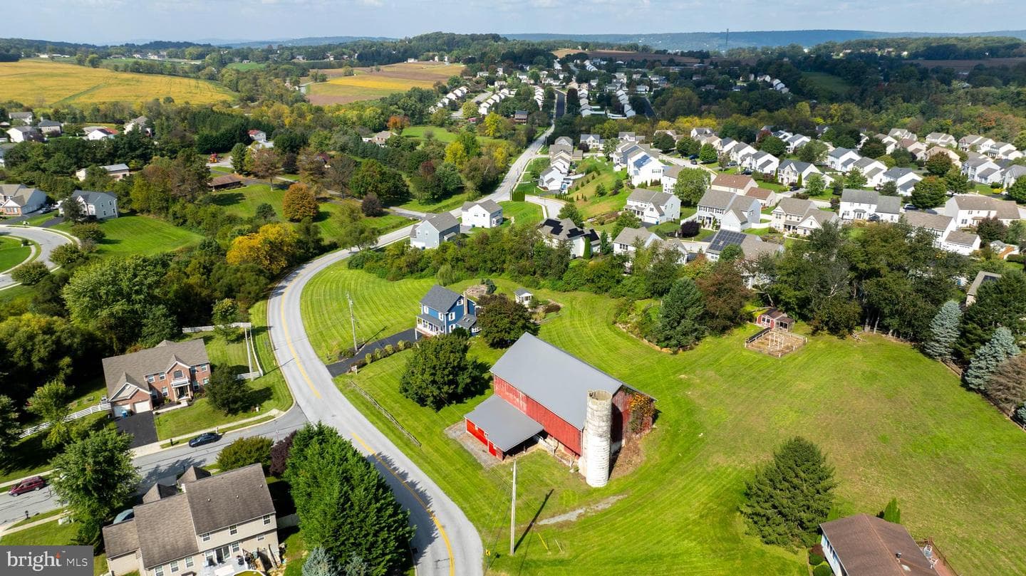 595 Dietz Road photo 5