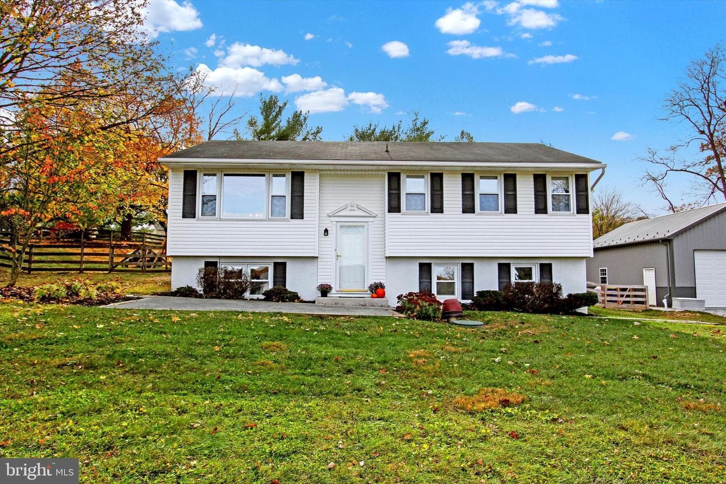 2385 Sunset Circle photo 2
