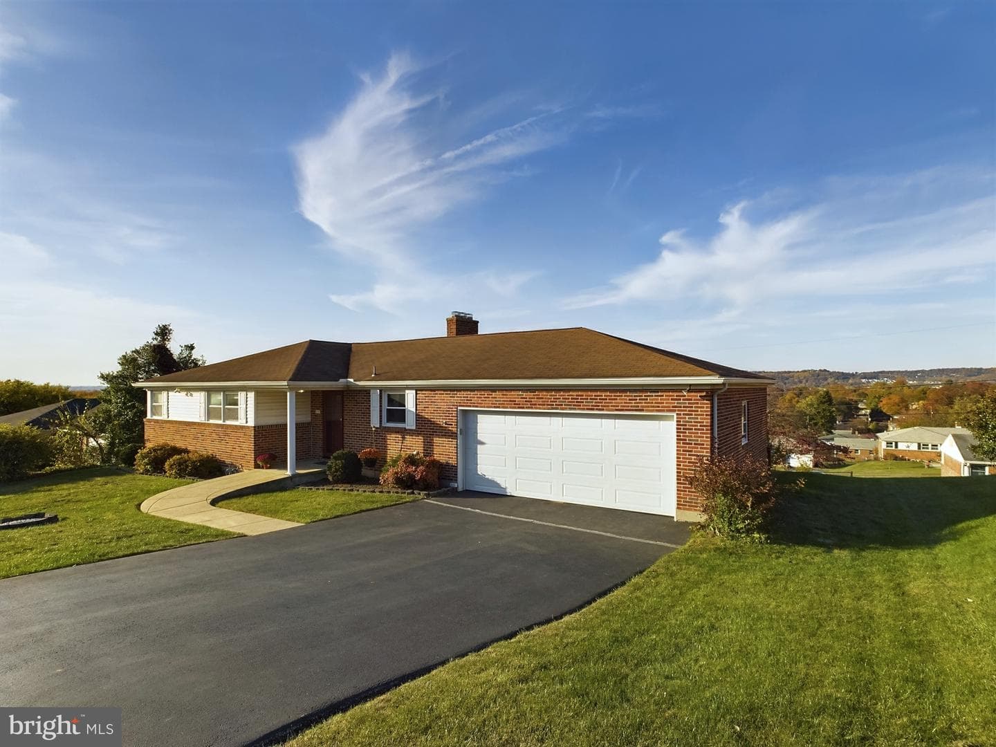 2457 Eastwood Drive photo 2