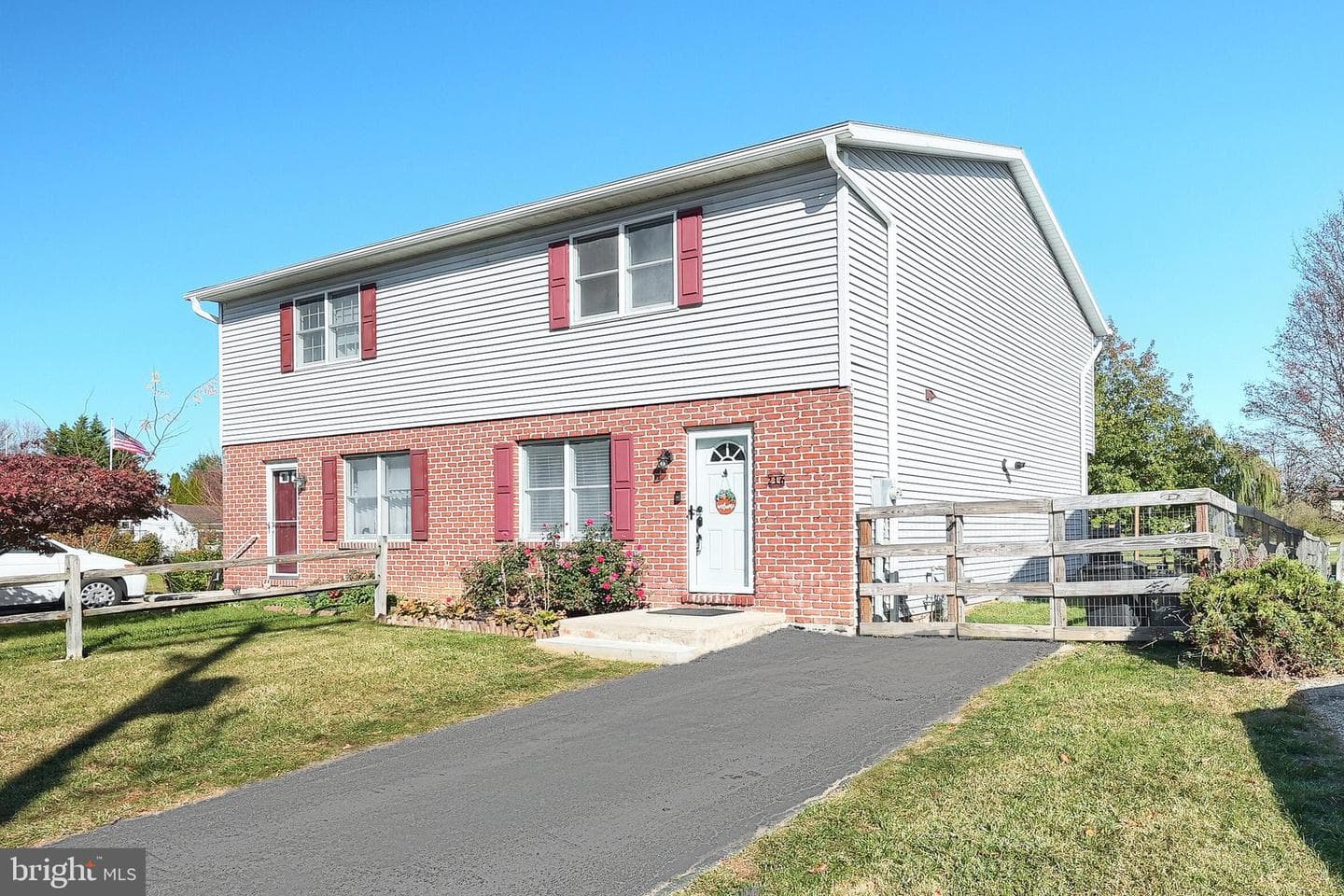 216 Westminster Avenue photo 2
