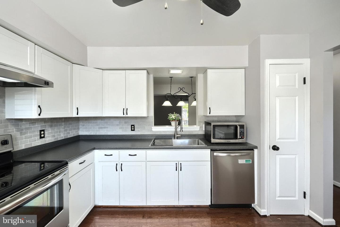 216 Westminster Avenue photo 21