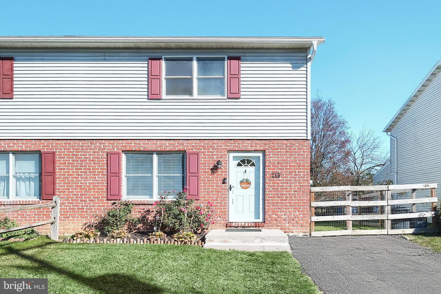 216 Westminster Avenue photo 3