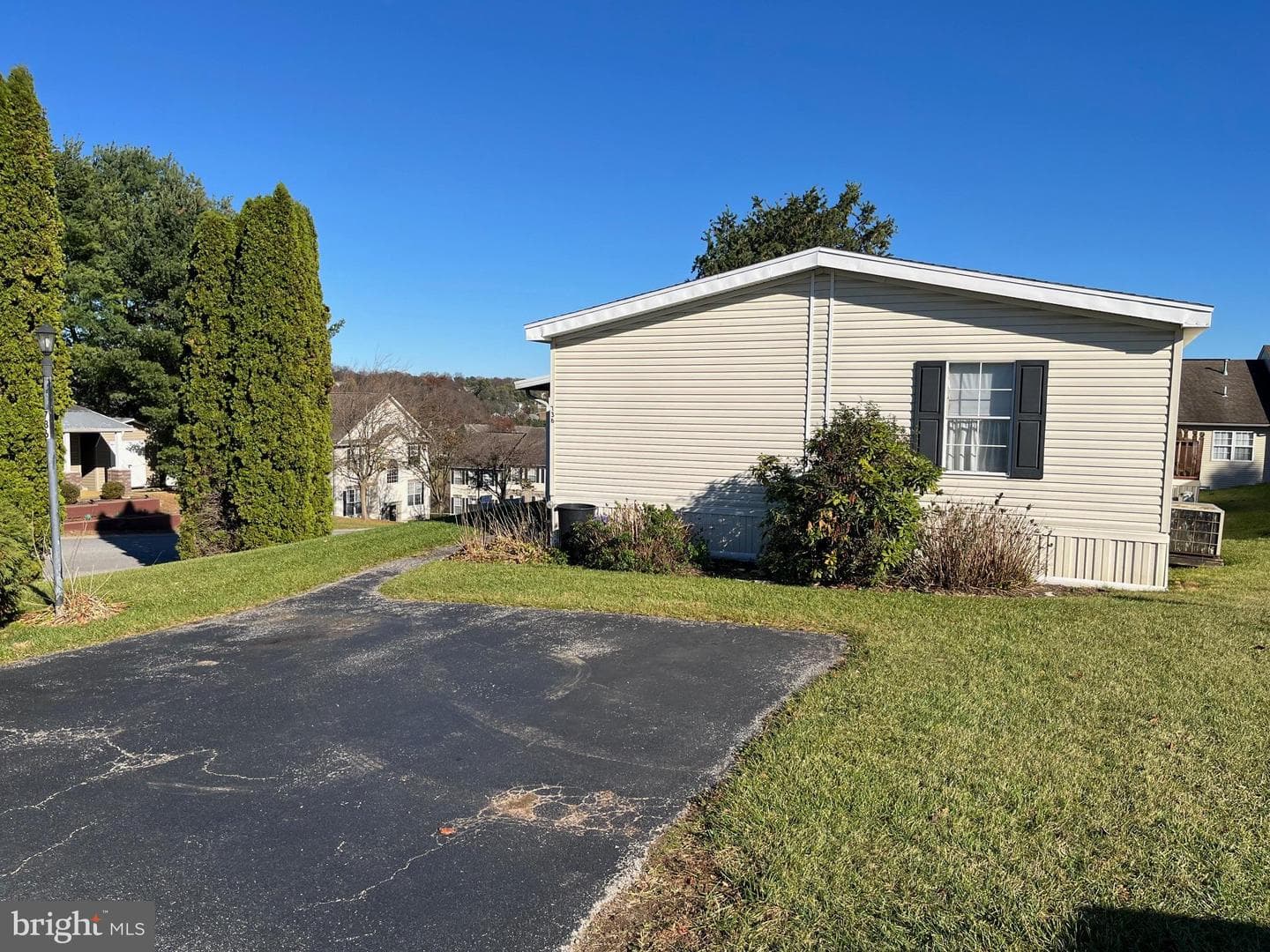 736 Shawna Avenue photo 2