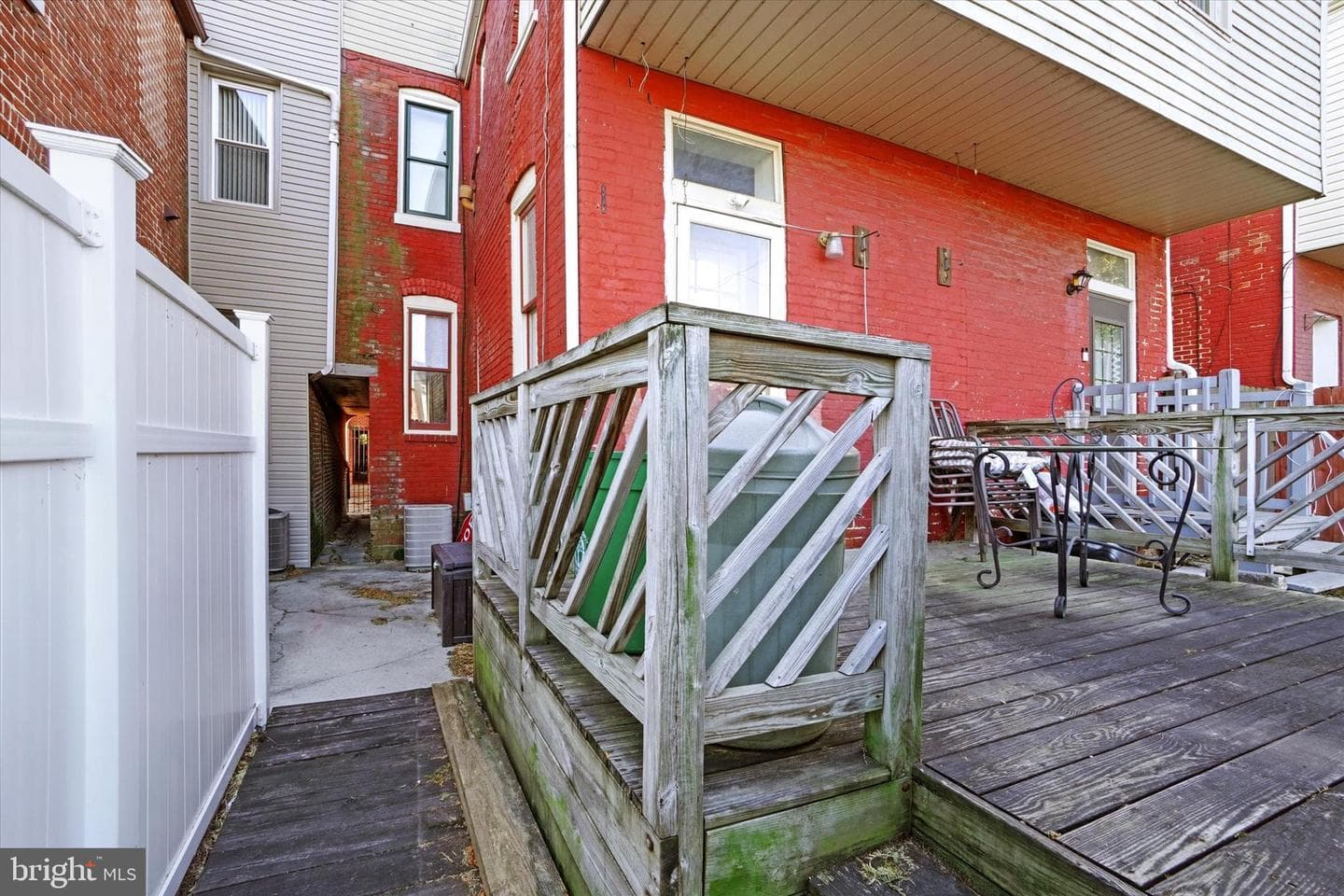 331 E Locust Street photo 24