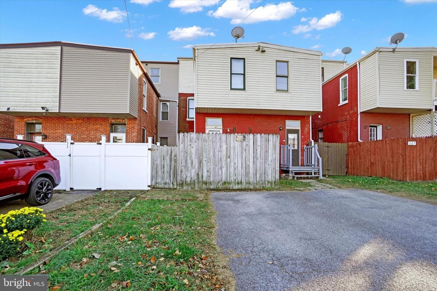 331 E Locust Street photo 25