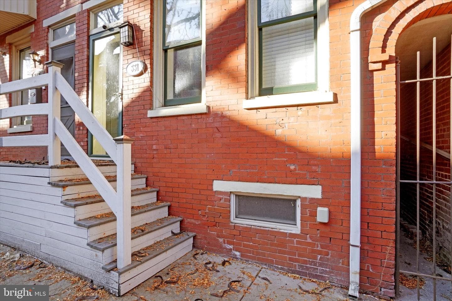 331 E Locust Street photo 3