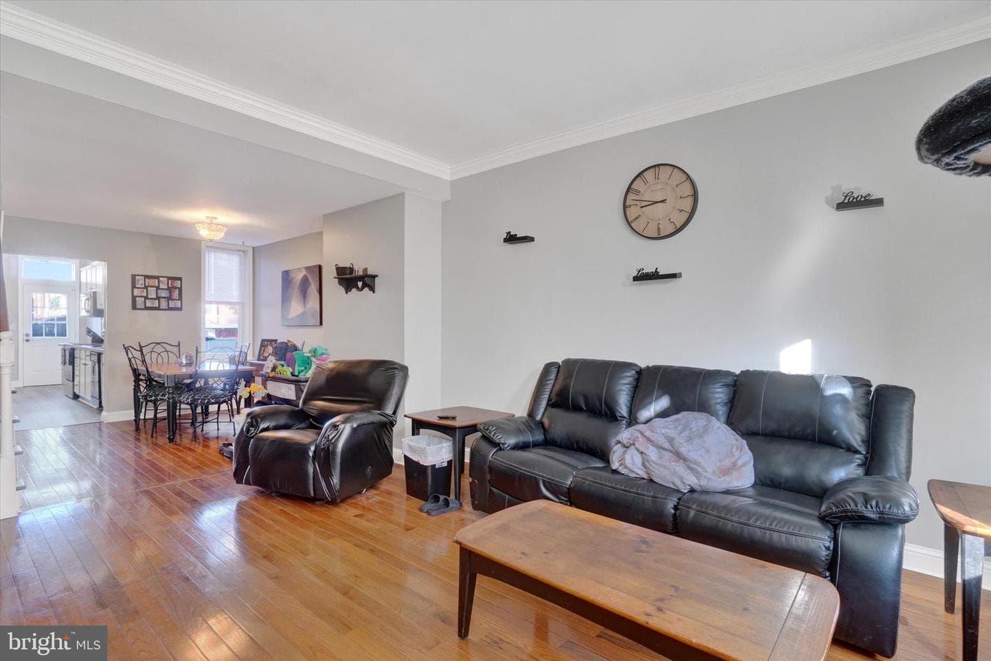 331 E Locust Street photo 4