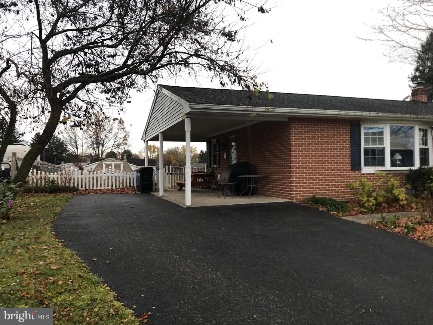 2440 Ramblewood Road photo 3