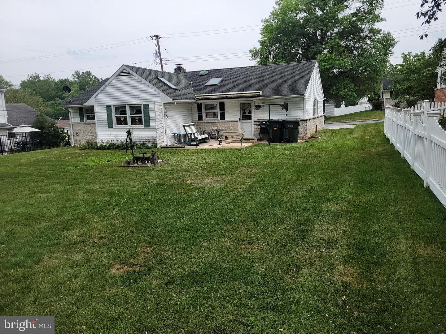 413 Leaman Lane photo 2