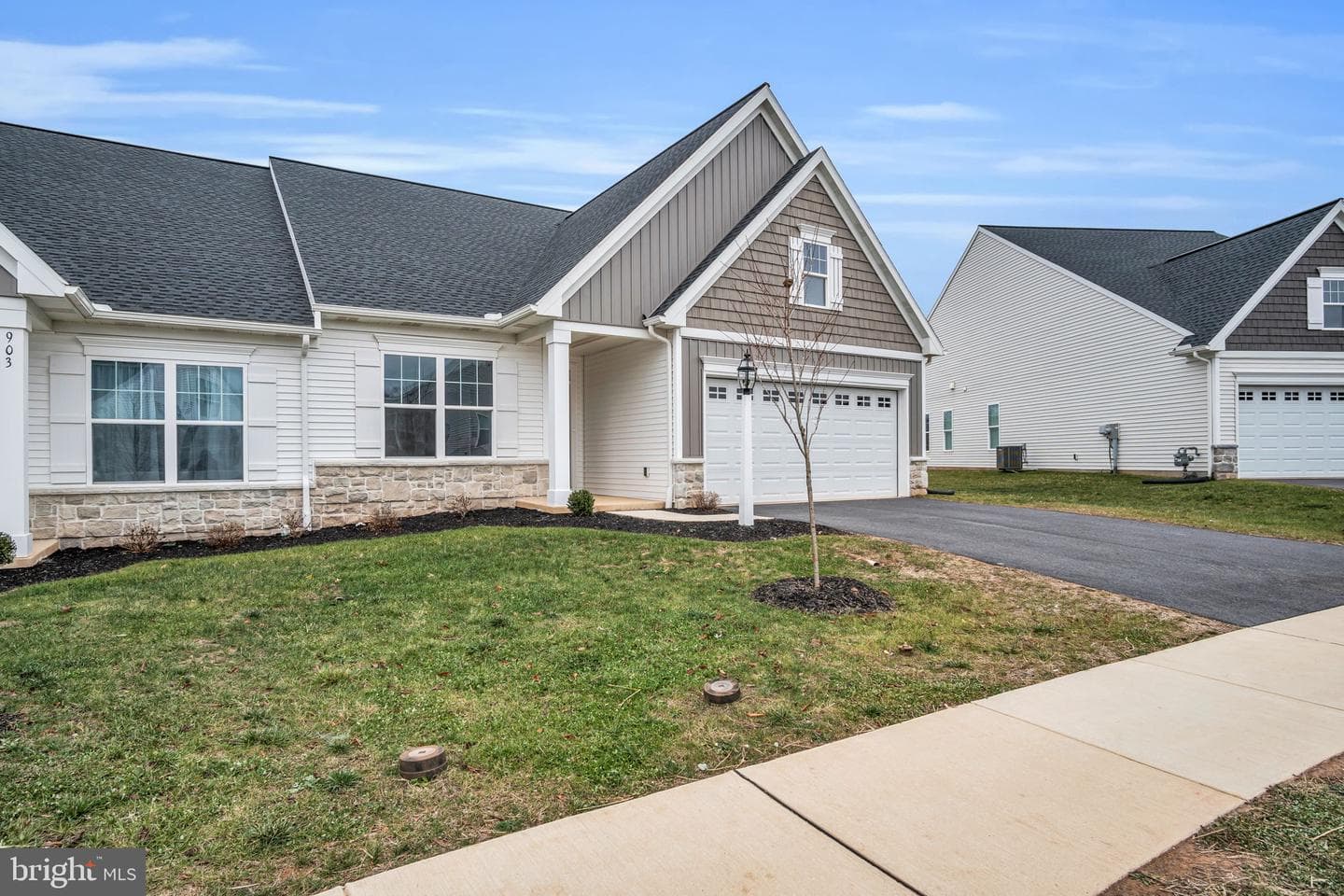 899 Shadowbrooke Drive photo 2