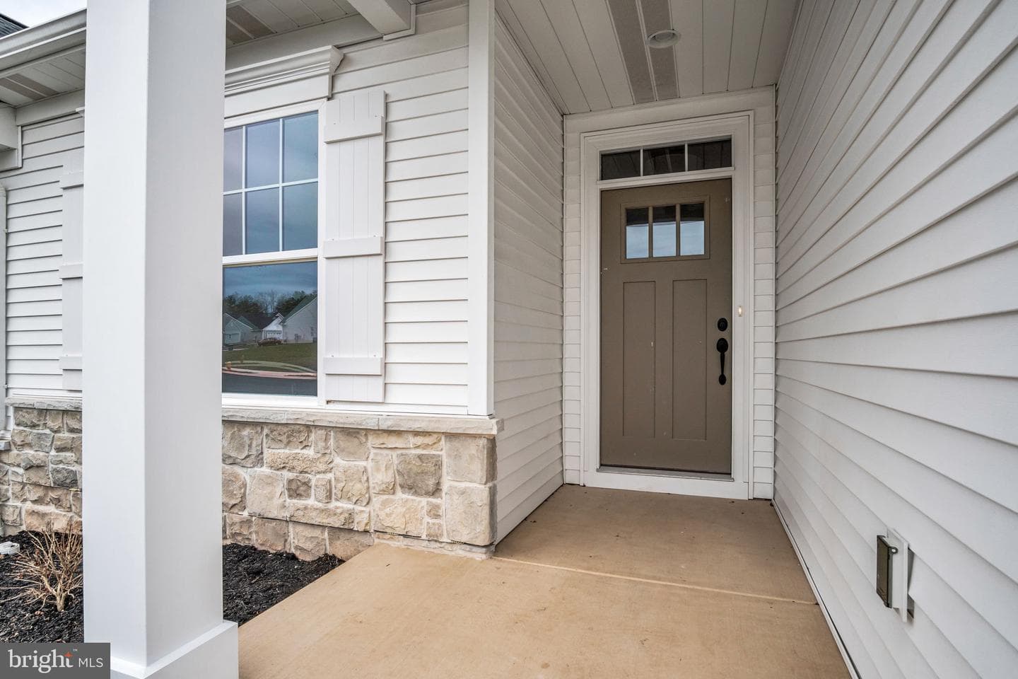 899 Shadowbrooke Drive photo 3