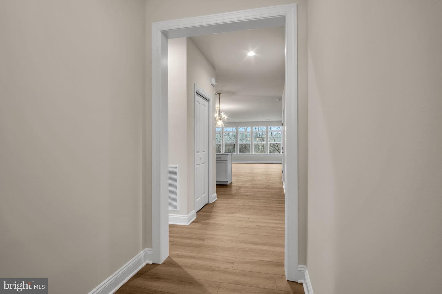 899 Shadowbrooke Drive photo 5