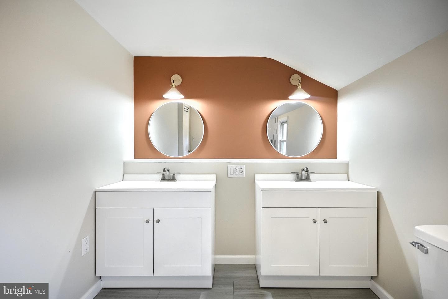1812 N Eberts Lane photo 31