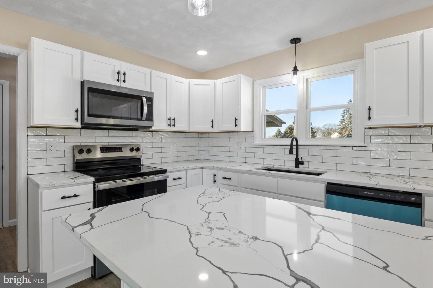 477 Summit Drive photo 14