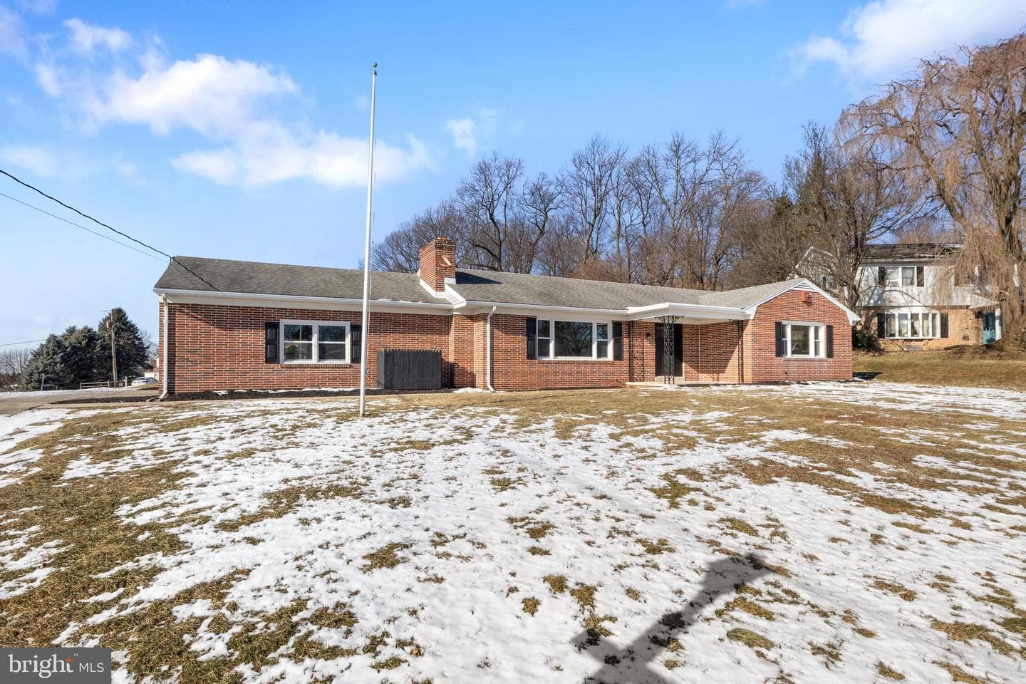 477 Summit Drive photo 2