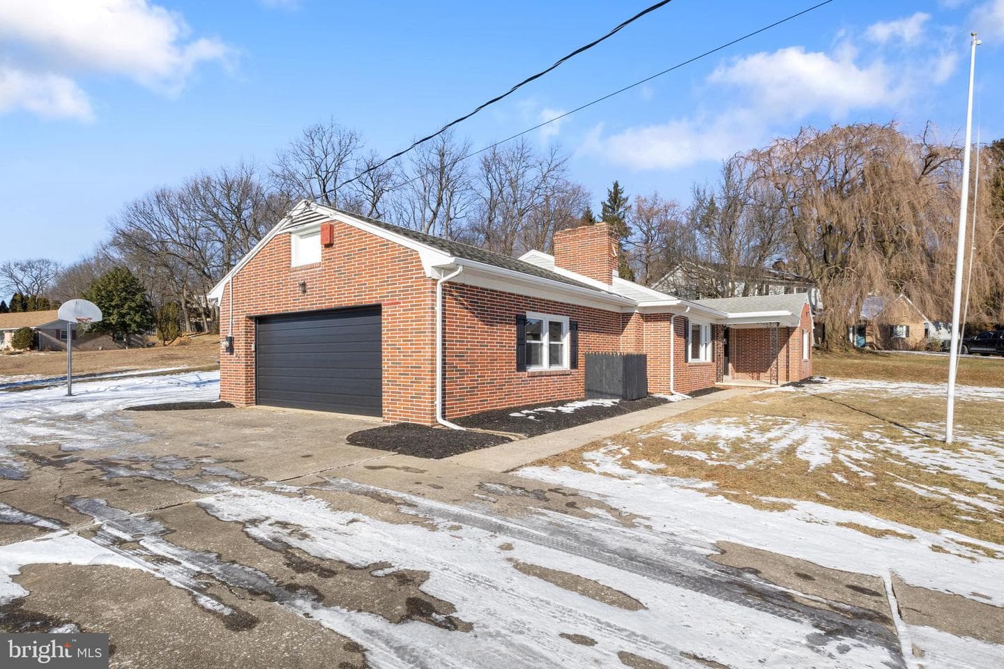 477 Summit Drive photo 3
