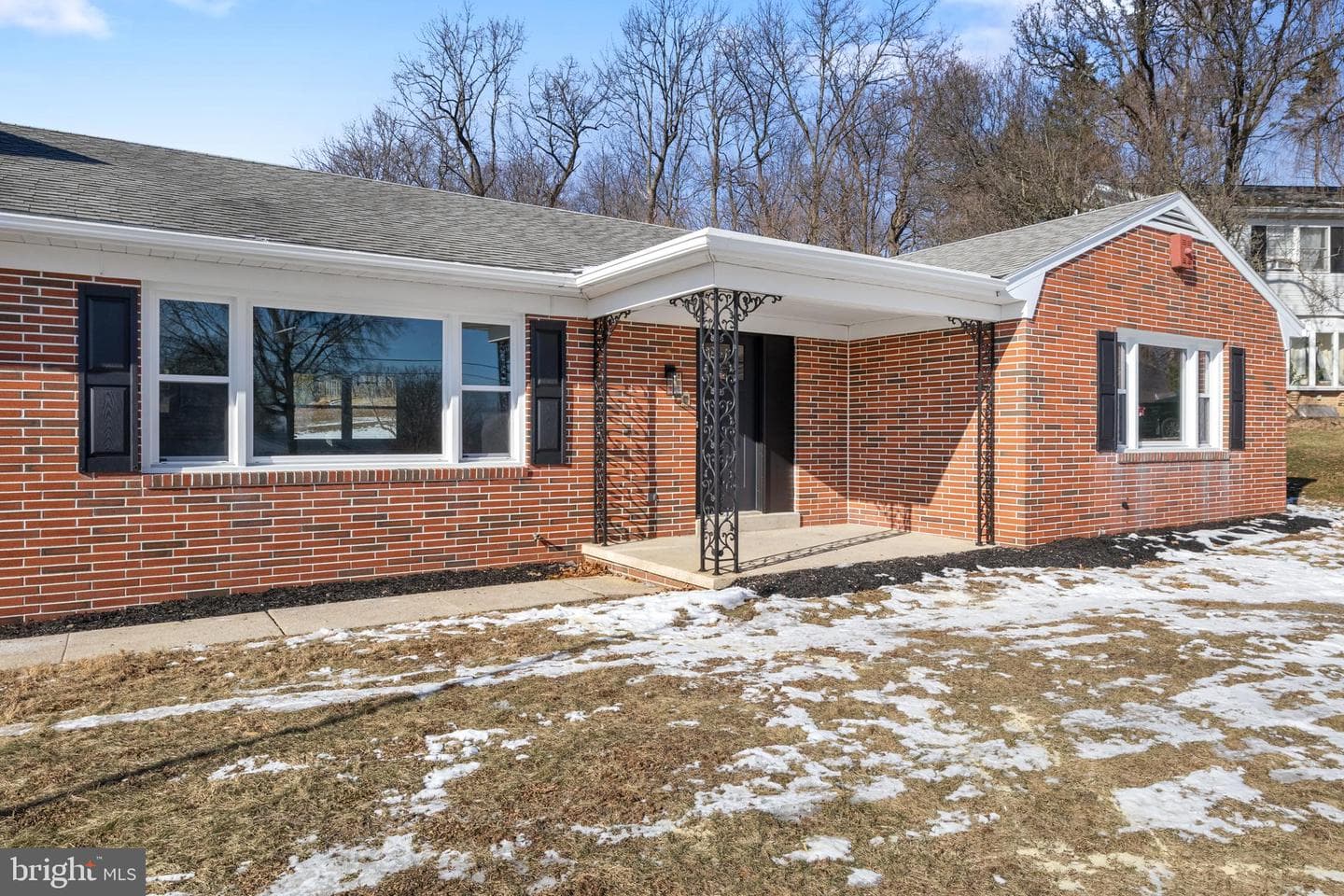 477 Summit Drive photo 4