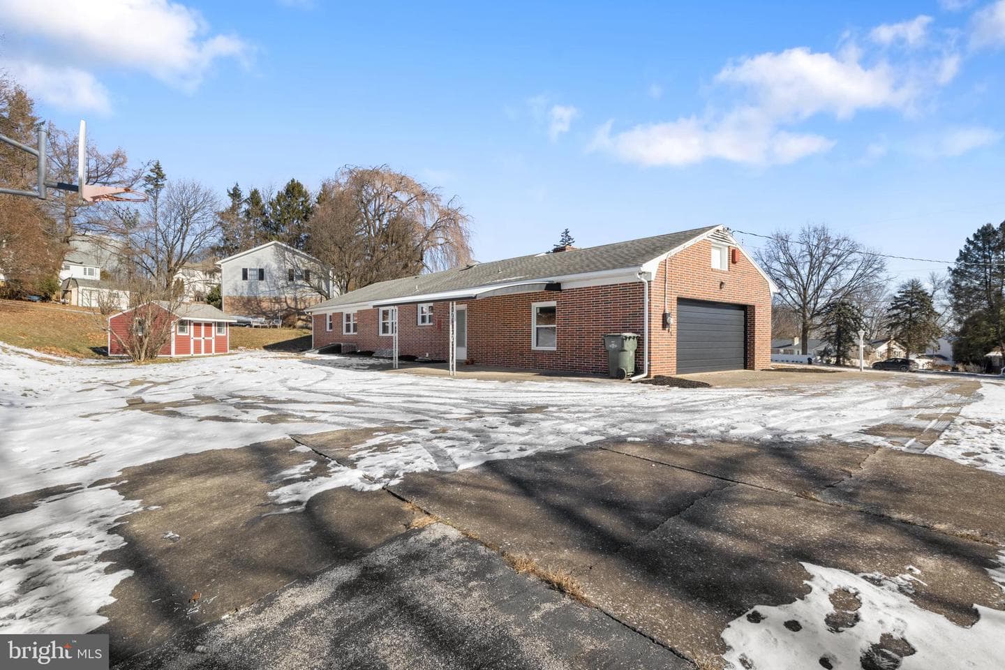 477 Summit Drive photo 40
