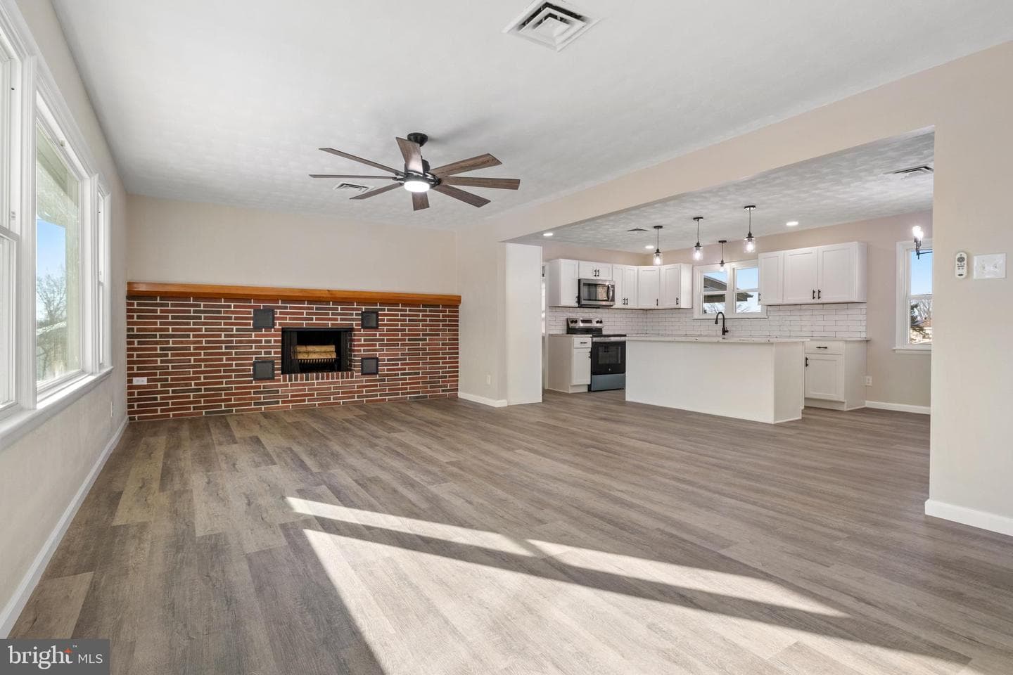 477 Summit Drive photo 6