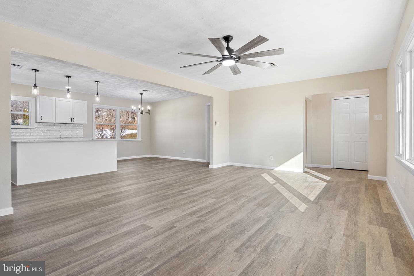477 Summit Drive photo 8