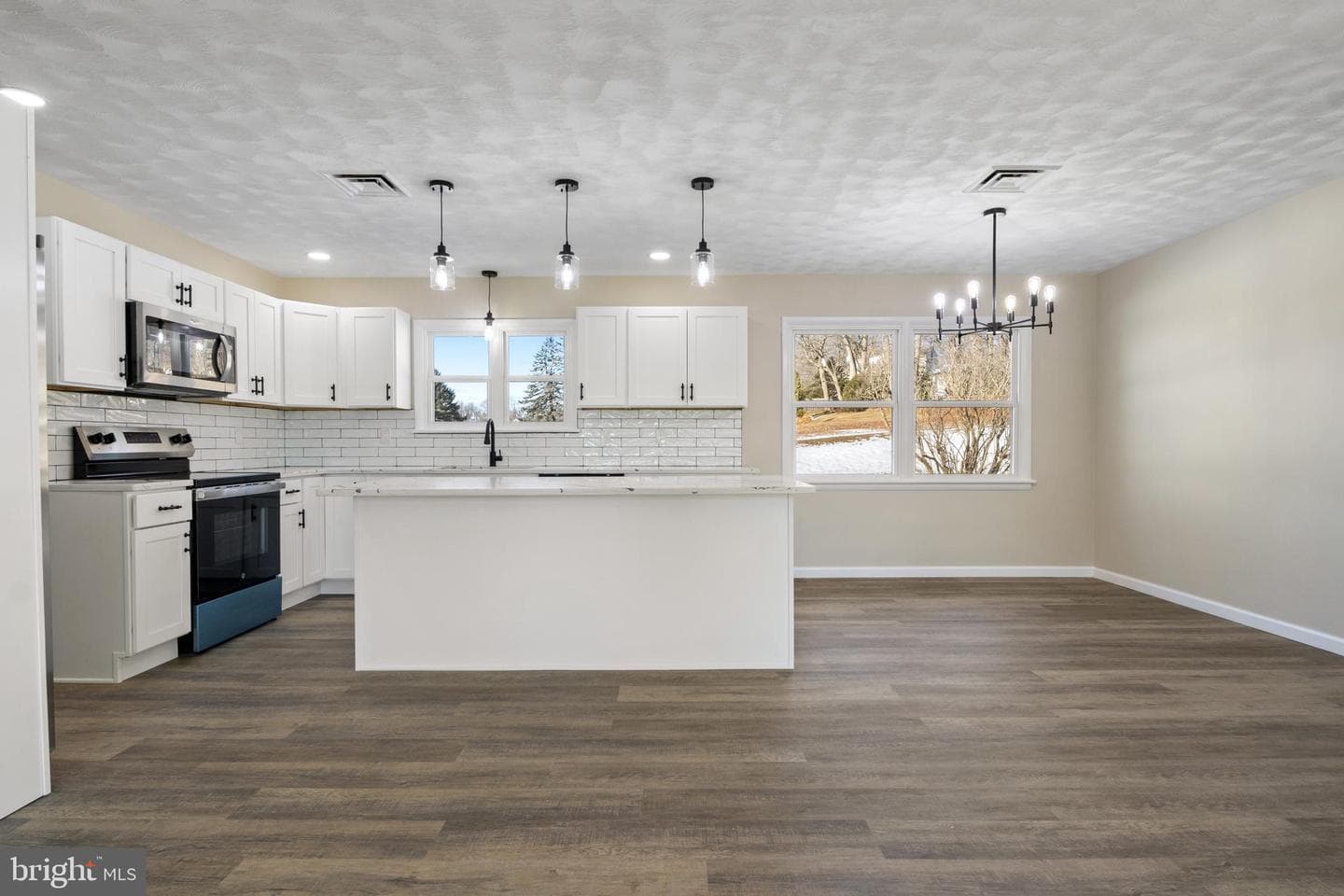 477 Summit Drive photo 9