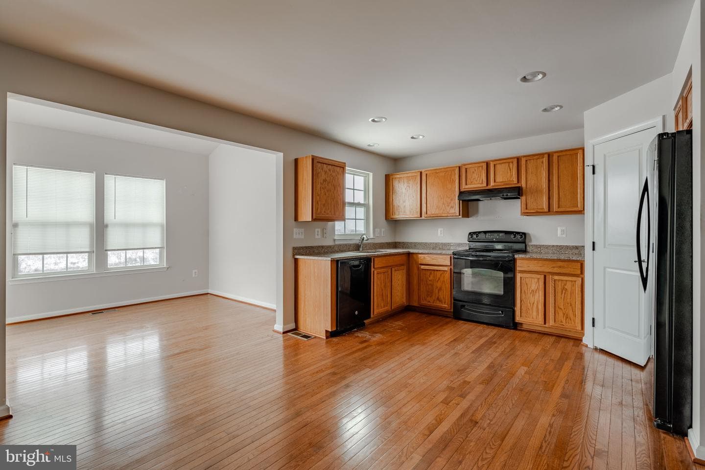 928 Cougar Pointe Circle photo 12