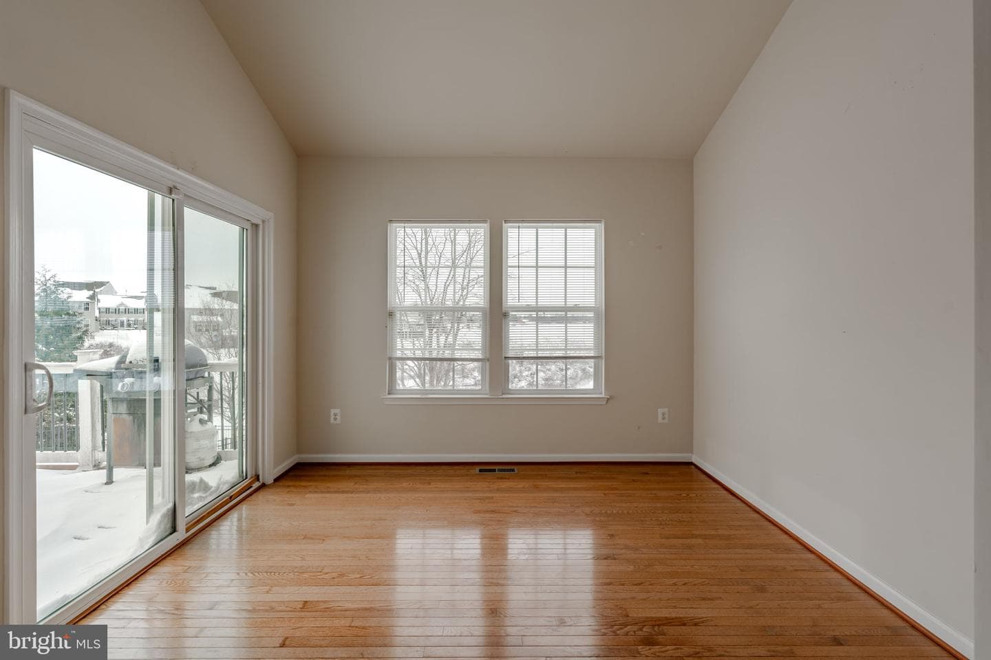 928 Cougar Pointe Circle photo 14