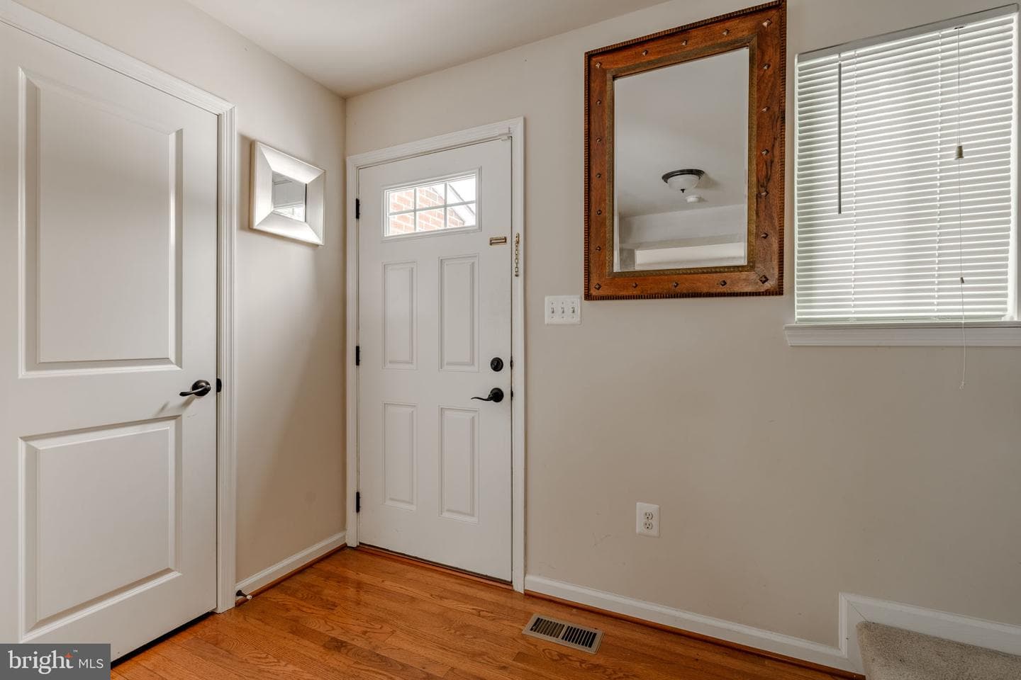 928 Cougar Pointe Circle photo 18