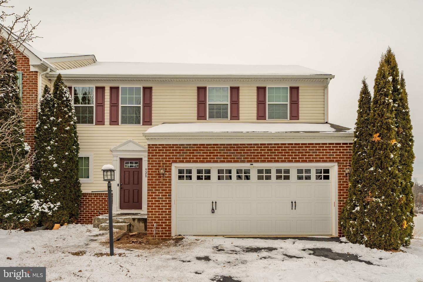 928 Cougar Pointe Circle photo 2