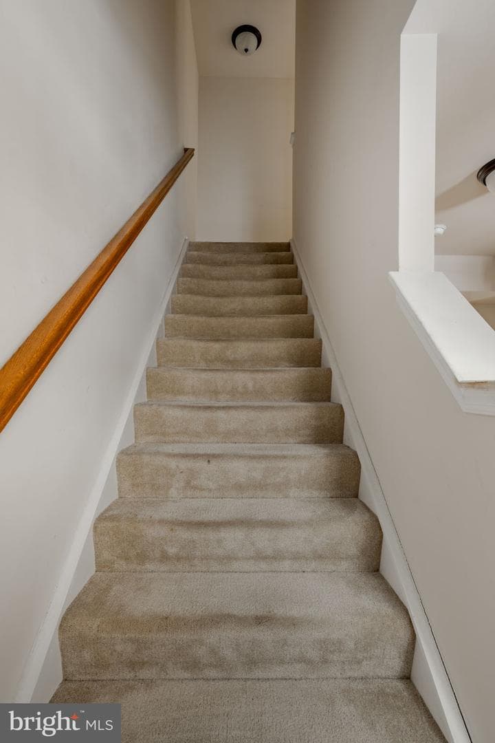 928 Cougar Pointe Circle photo 21