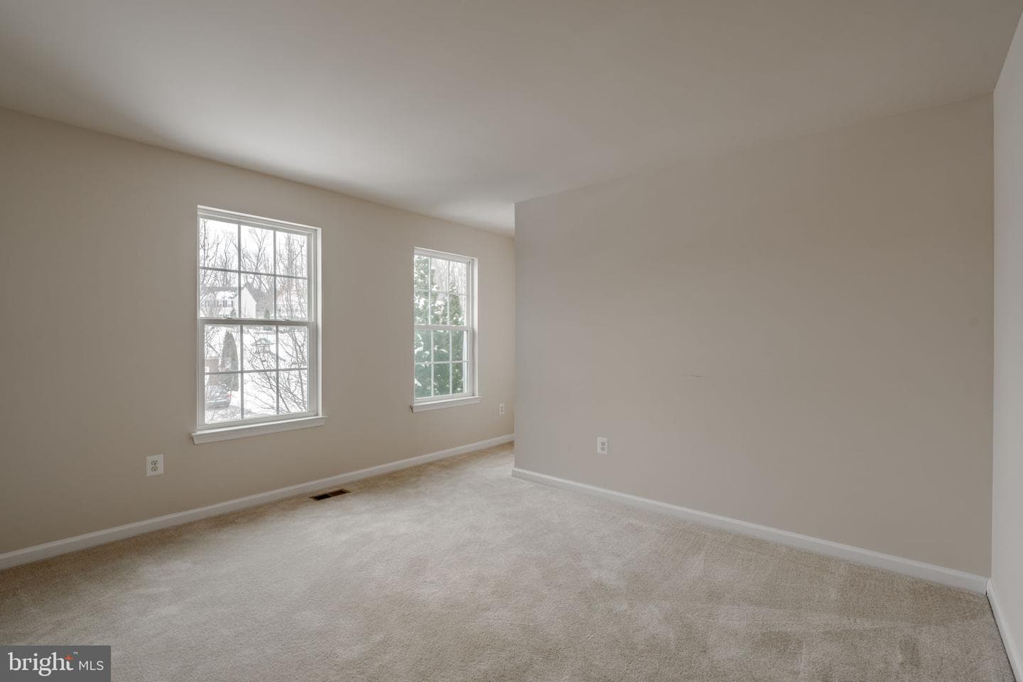 928 Cougar Pointe Circle photo 29