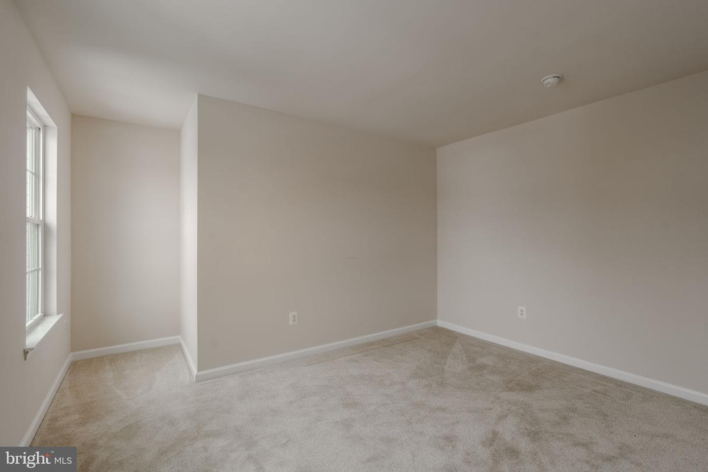 928 Cougar Pointe Circle photo 30