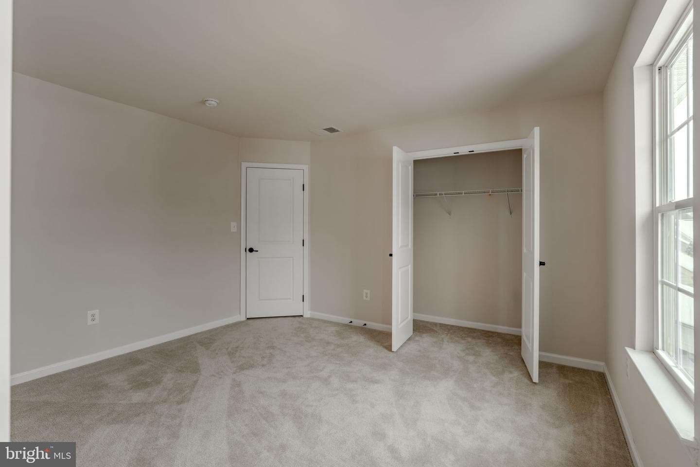928 Cougar Pointe Circle photo 31