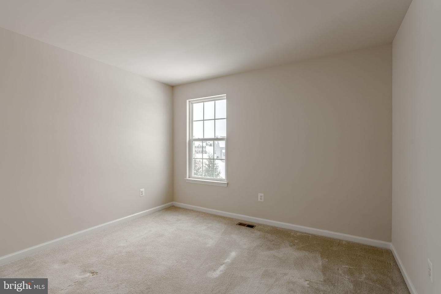 928 Cougar Pointe Circle photo 32