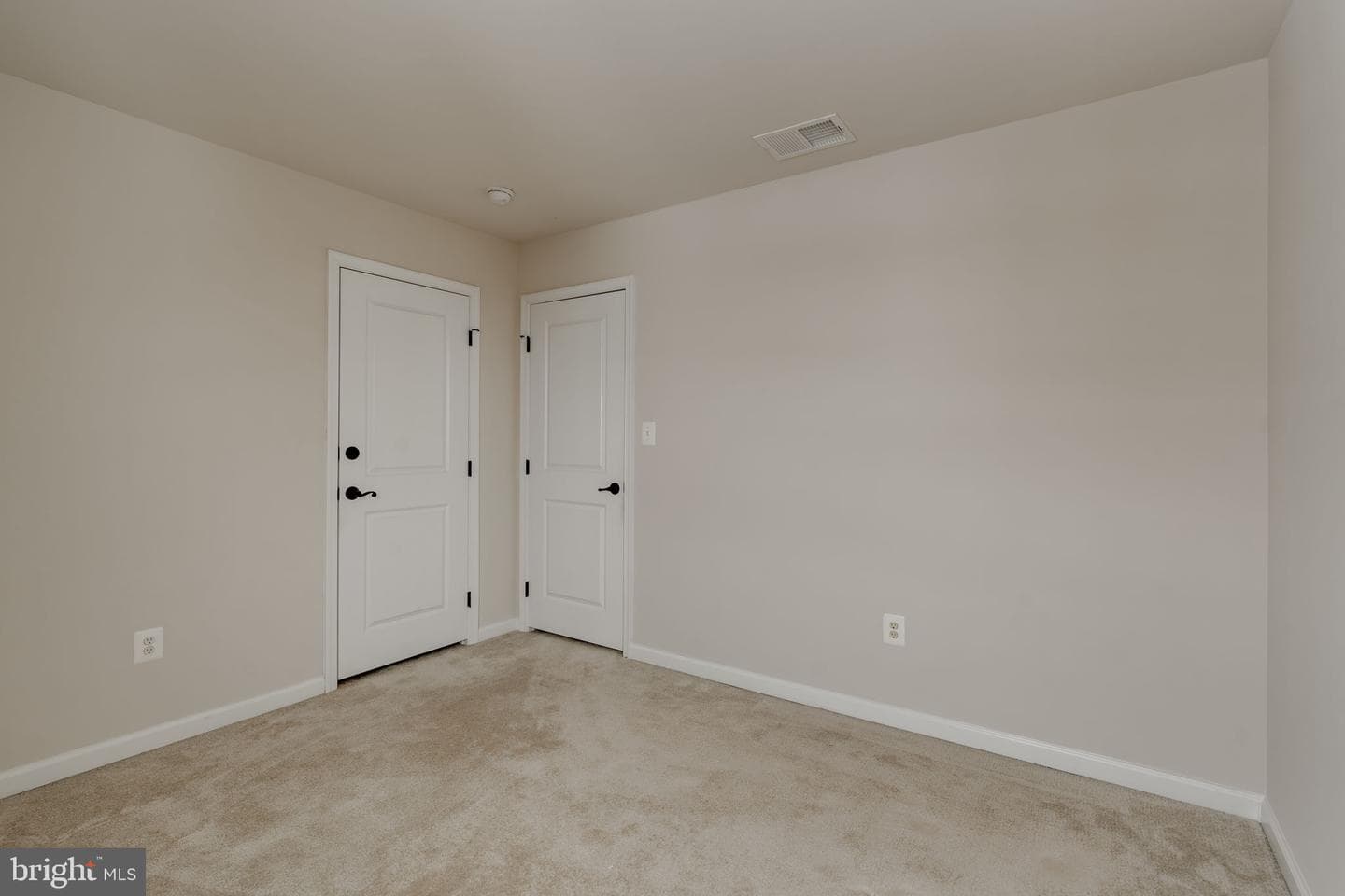 928 Cougar Pointe Circle photo 33