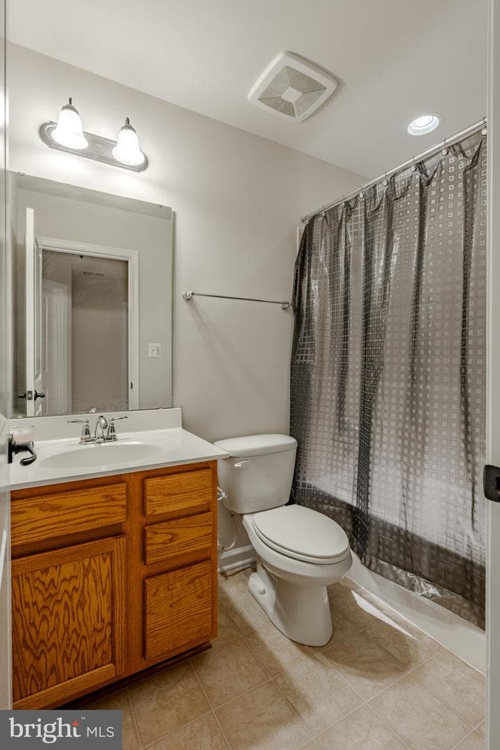 928 Cougar Pointe Circle photo 34
