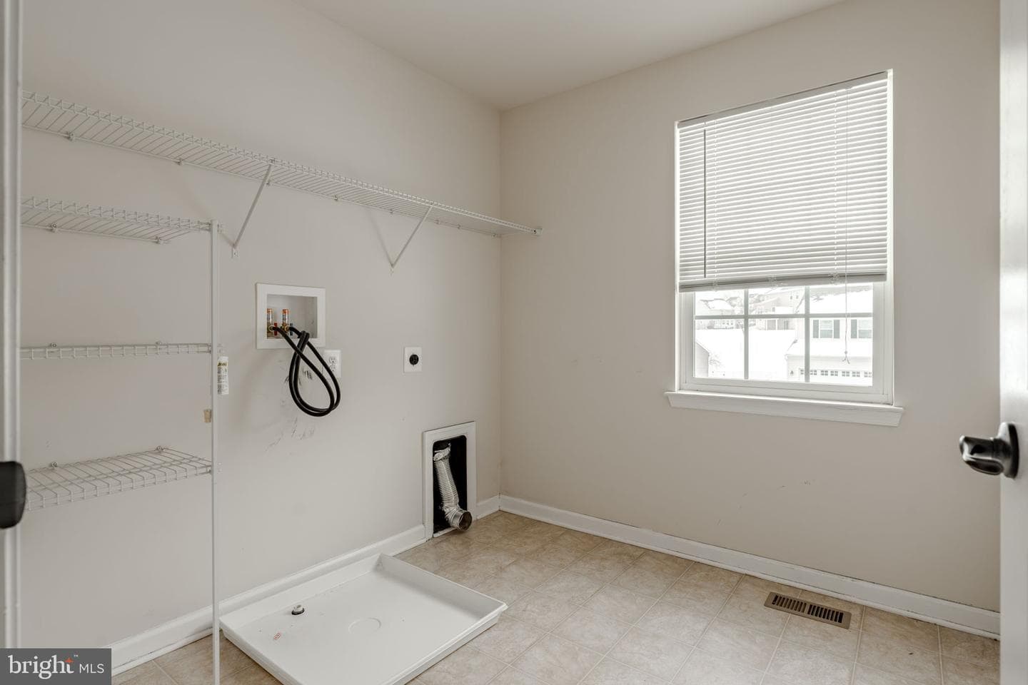 928 Cougar Pointe Circle photo 36