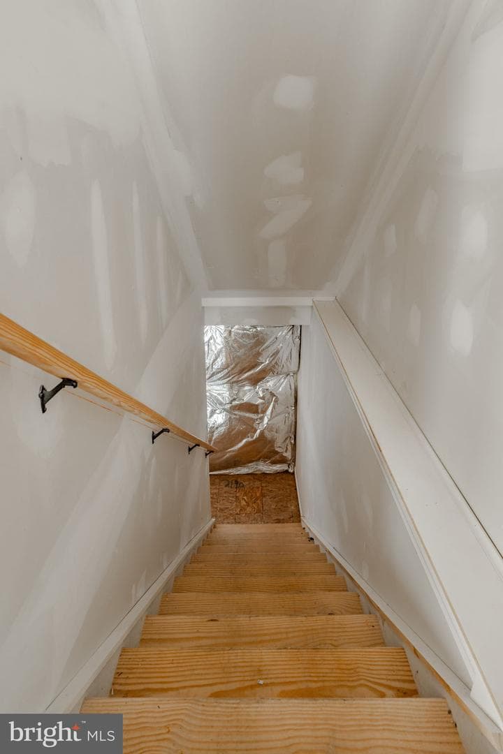 928 Cougar Pointe Circle photo 37