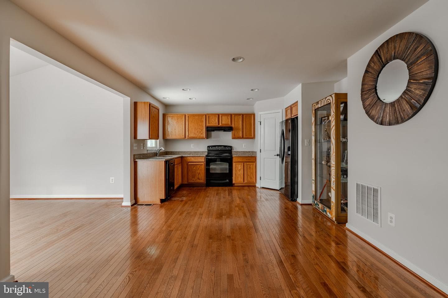 928 Cougar Pointe Circle photo 9