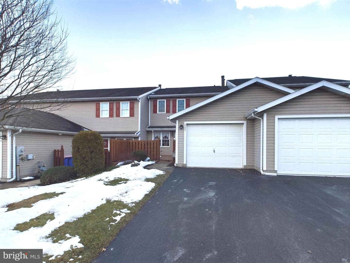 605 Bentwood Lane photo 2