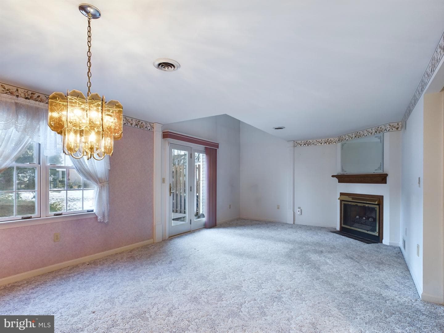 605 Bentwood Lane photo 9