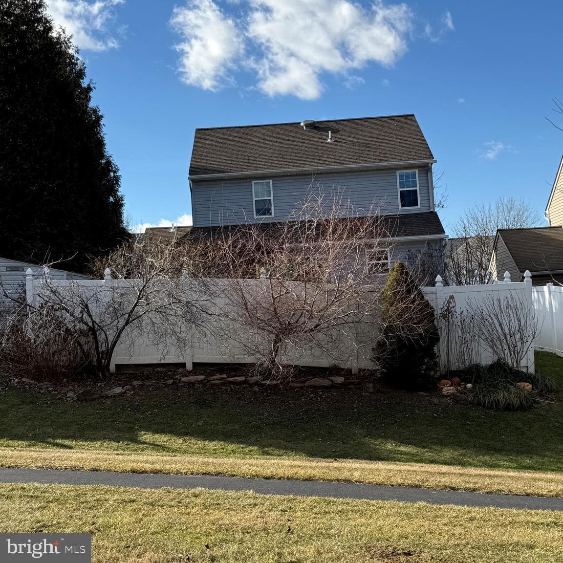 825 Thomas Armor Drive photo 3