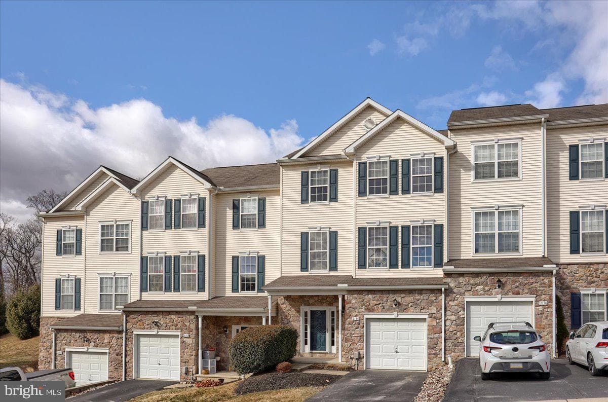 2134 Maple Crest Boulevard #2134 photo 2