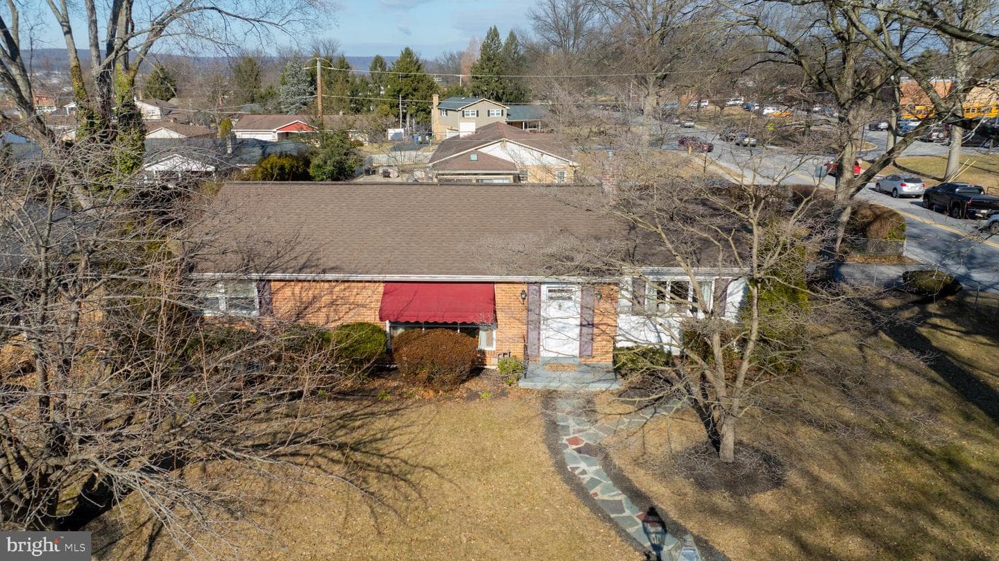 2485 Crystal Lane photo 32