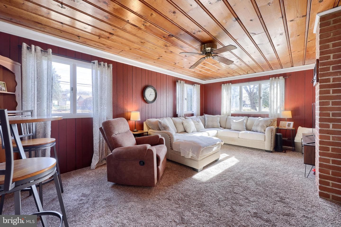 2485 Crystal Lane photo 4