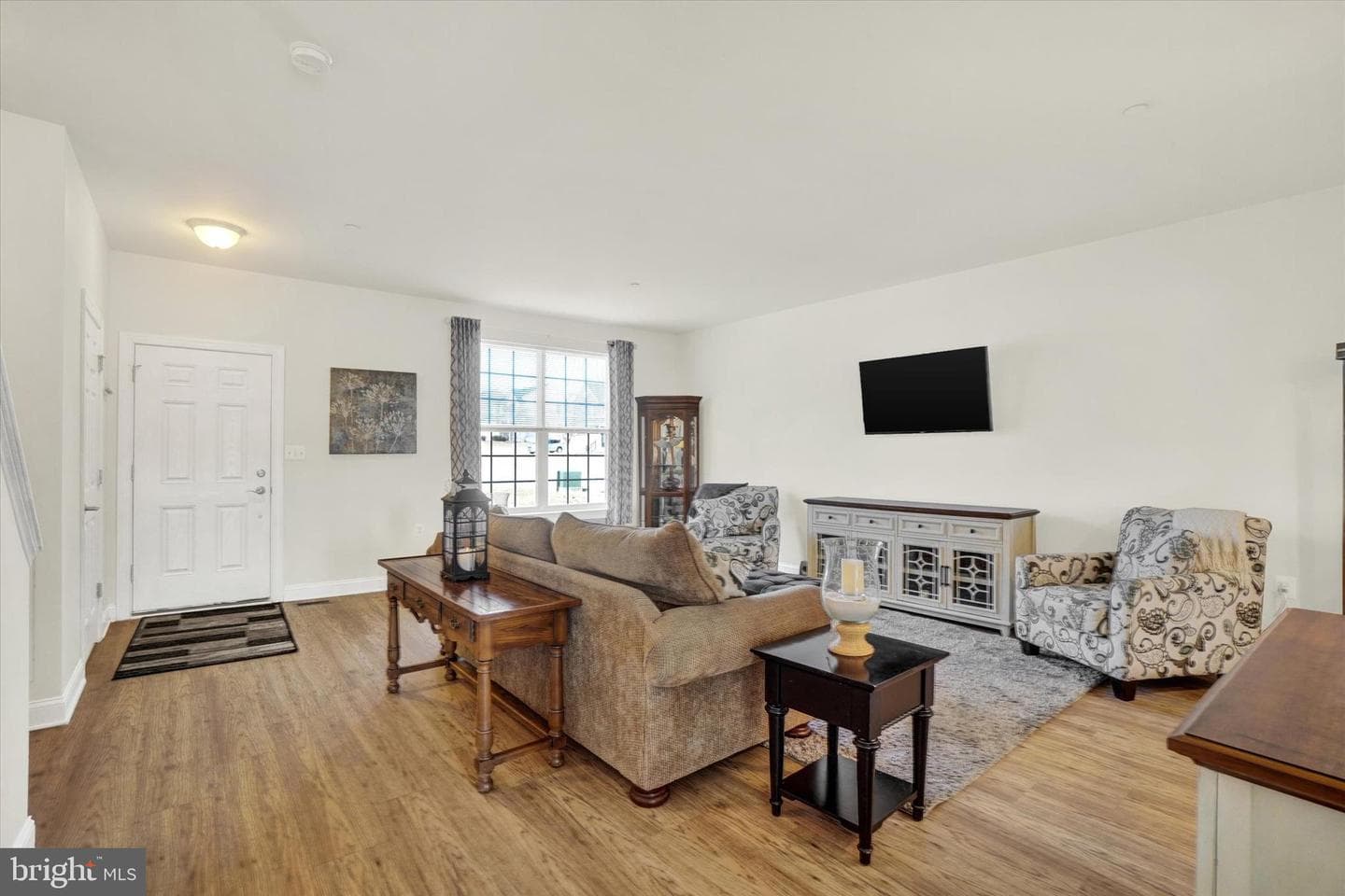 657 Sunglow Drive photo 4