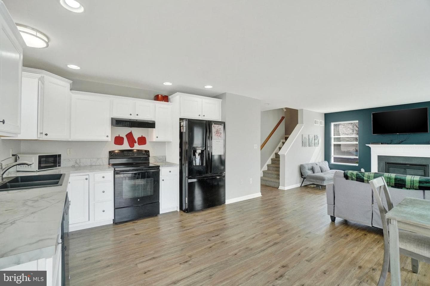 777 Cougar Pointe Circle photo 11