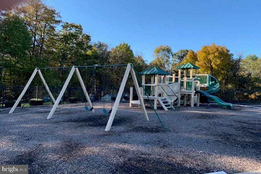 777 Cougar Pointe Circle photo 32